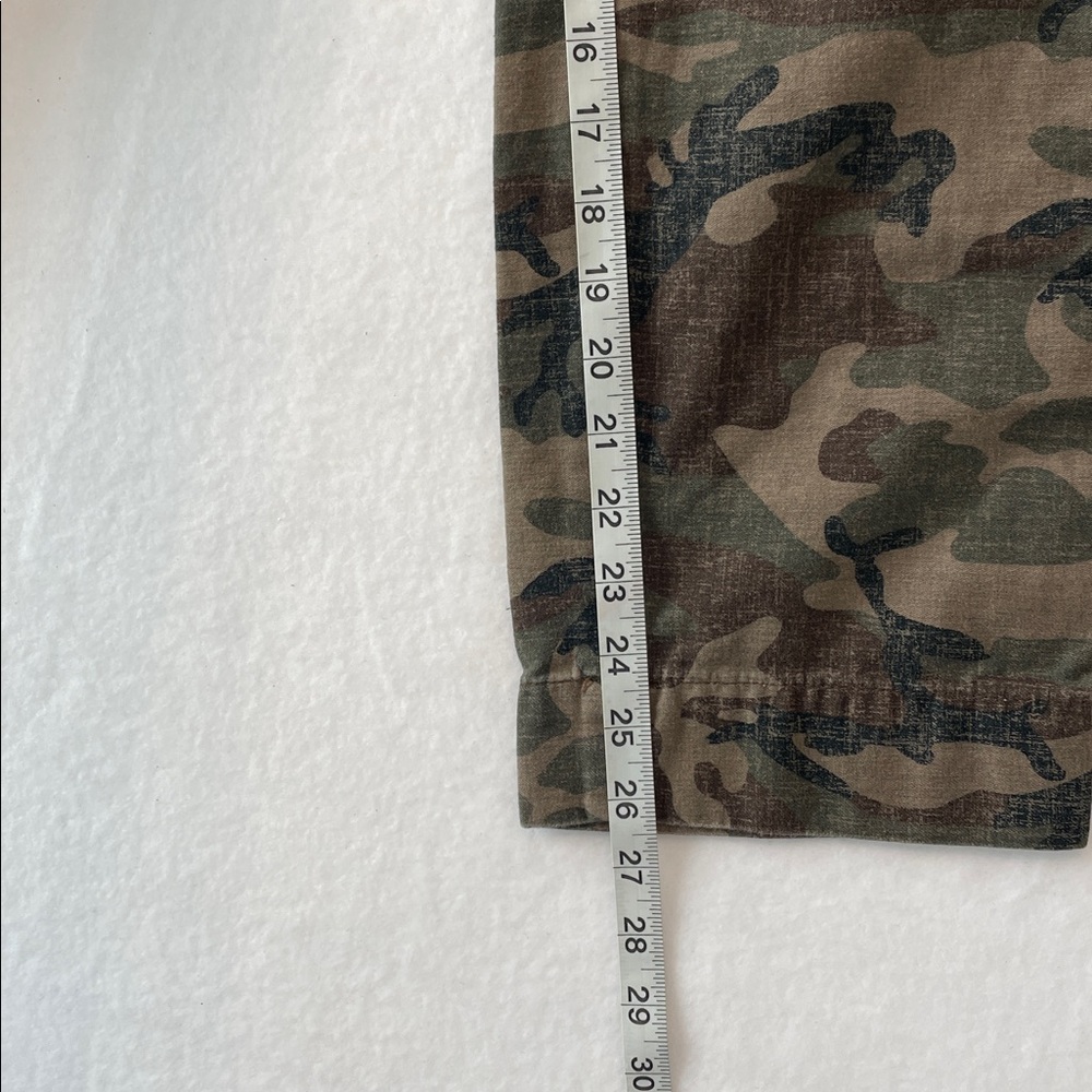 Abercrombie and Fitch Camo Pants with Stripe Size 2
Distressed wash. - Picture 5 of 6